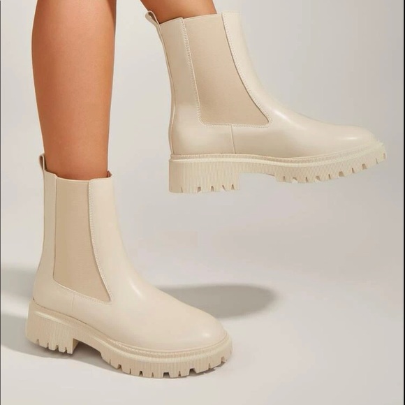 Minimalist Fashion Boots - Picture 1 of 4